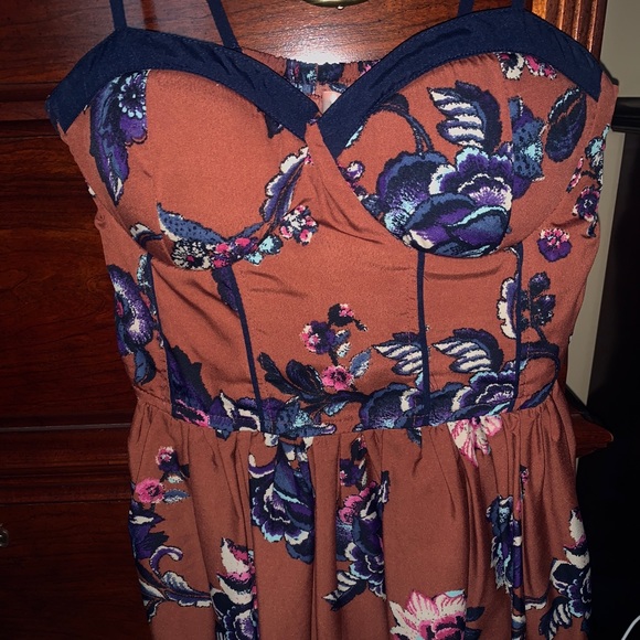 Dress - Picture 2 of 4